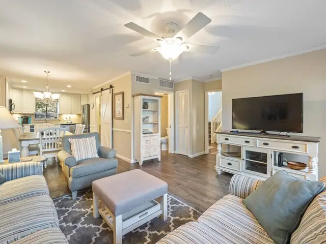 Living room at Water Oak 28
